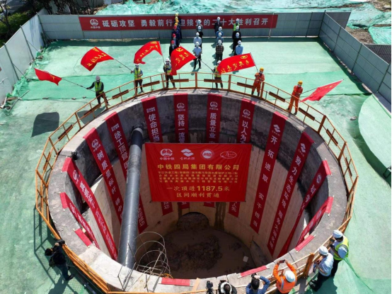 连续缠绕玻璃钢夹砂顶管单次顶进距离超千米首次全线贯通，创大口径新型管材一次性顶进长度记录218.png